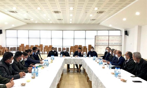Kaymakamımız Sn. Volkan ÖZER’ in başkanlığında, Belediye Başkanı Sn. Yusuf GÜLSEVER ve daire amirlerinin de katılımıyla muhtarlar toplantısı yapıldı.